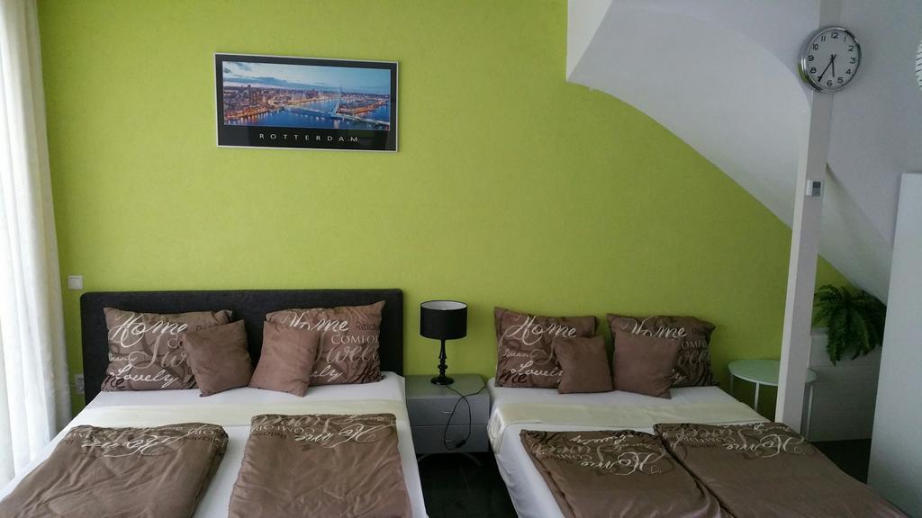 Sewdien'S Apartment Maashaven Rotterdam Oda fotoğraf